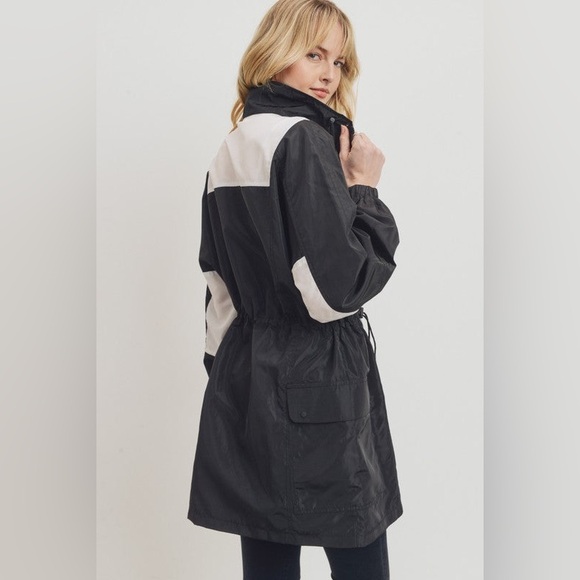 C’est Toi Plus Size Black and White Windbreaker Jacket - 2X - Picture 3 of 4